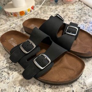 White Mountain Footbeds sandals black leather silver buckle